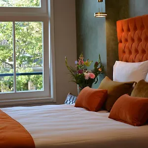 Iris Hotel